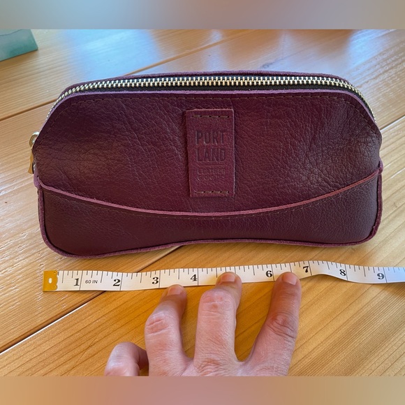 Portland Leather plum artisan Bag with Textured Finish - Picture 5 of 12